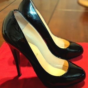 Christian Louboutin classic pump